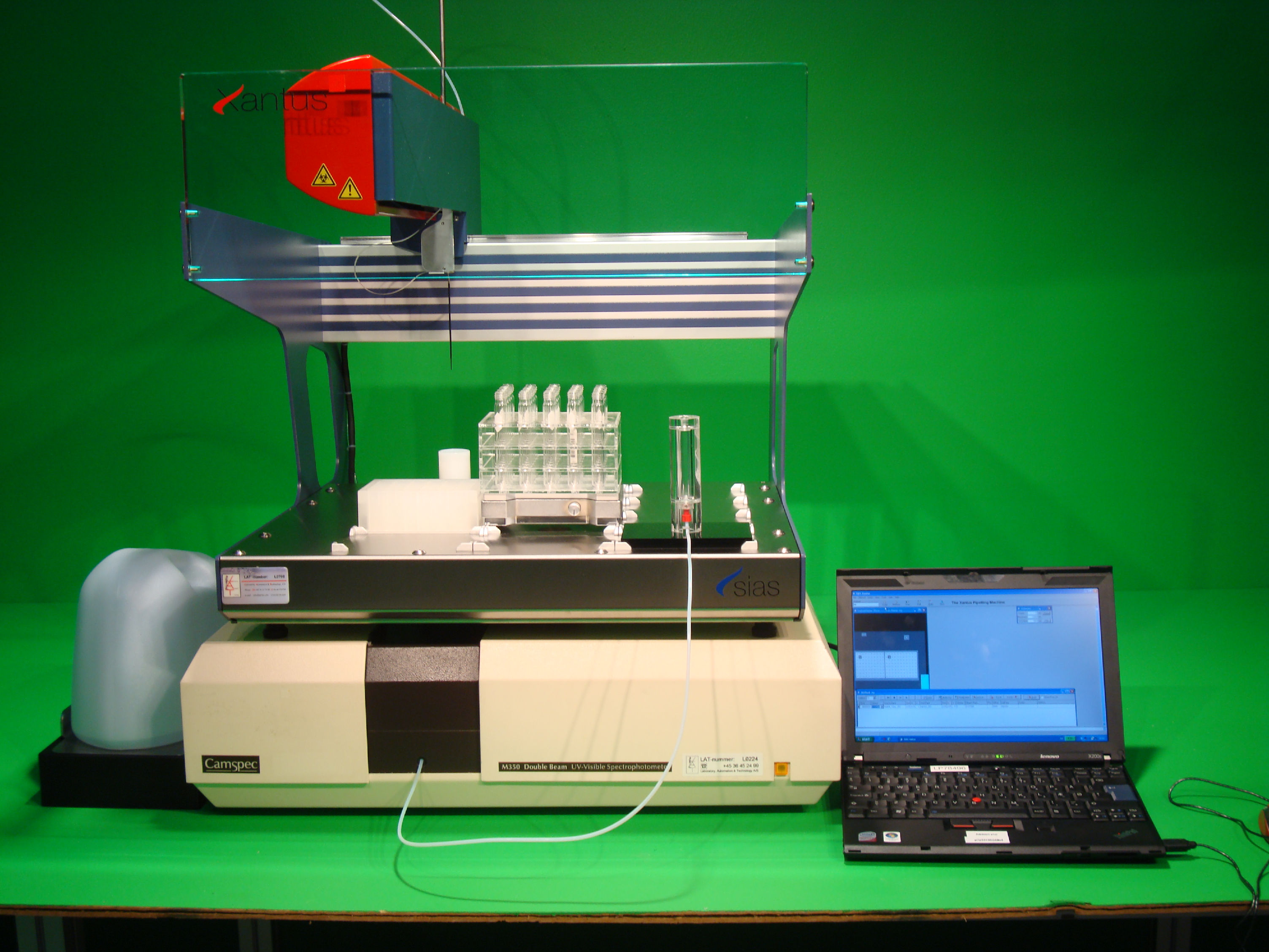 Dual beam UV/VIS with PrepEASY station.