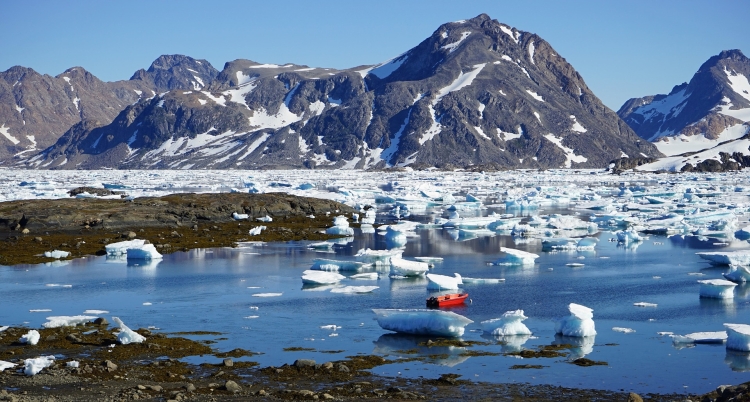 icebergs-889770_1920