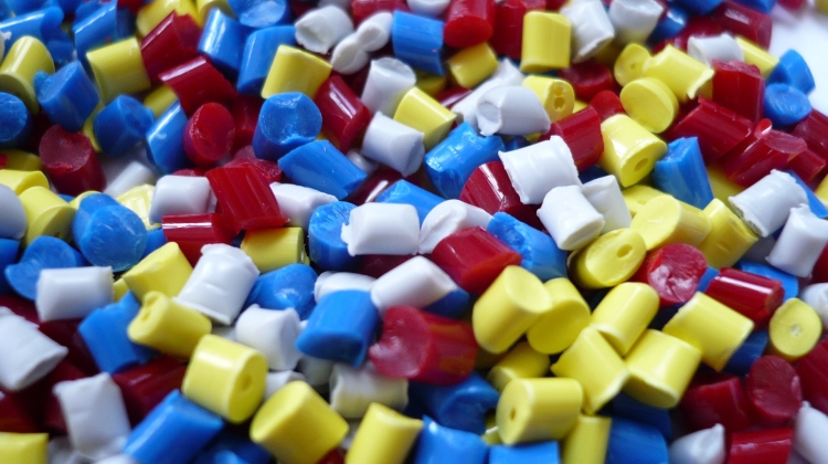 plastic-1061731_1920